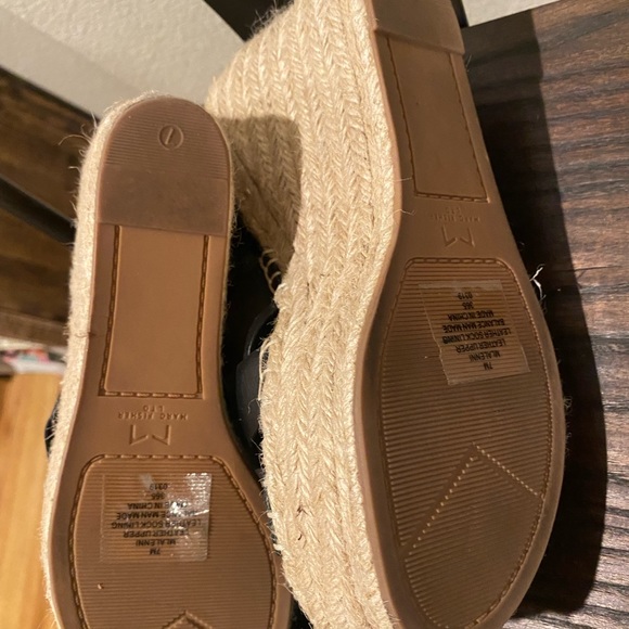 Marc fisher black wedges - Picture 4 of 4